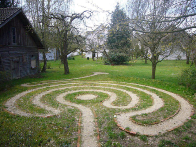 Im Zentrum des Labyrinths - Orte der Kraft gestalten (Gestaltungsseminar mit Praxisprojekt)